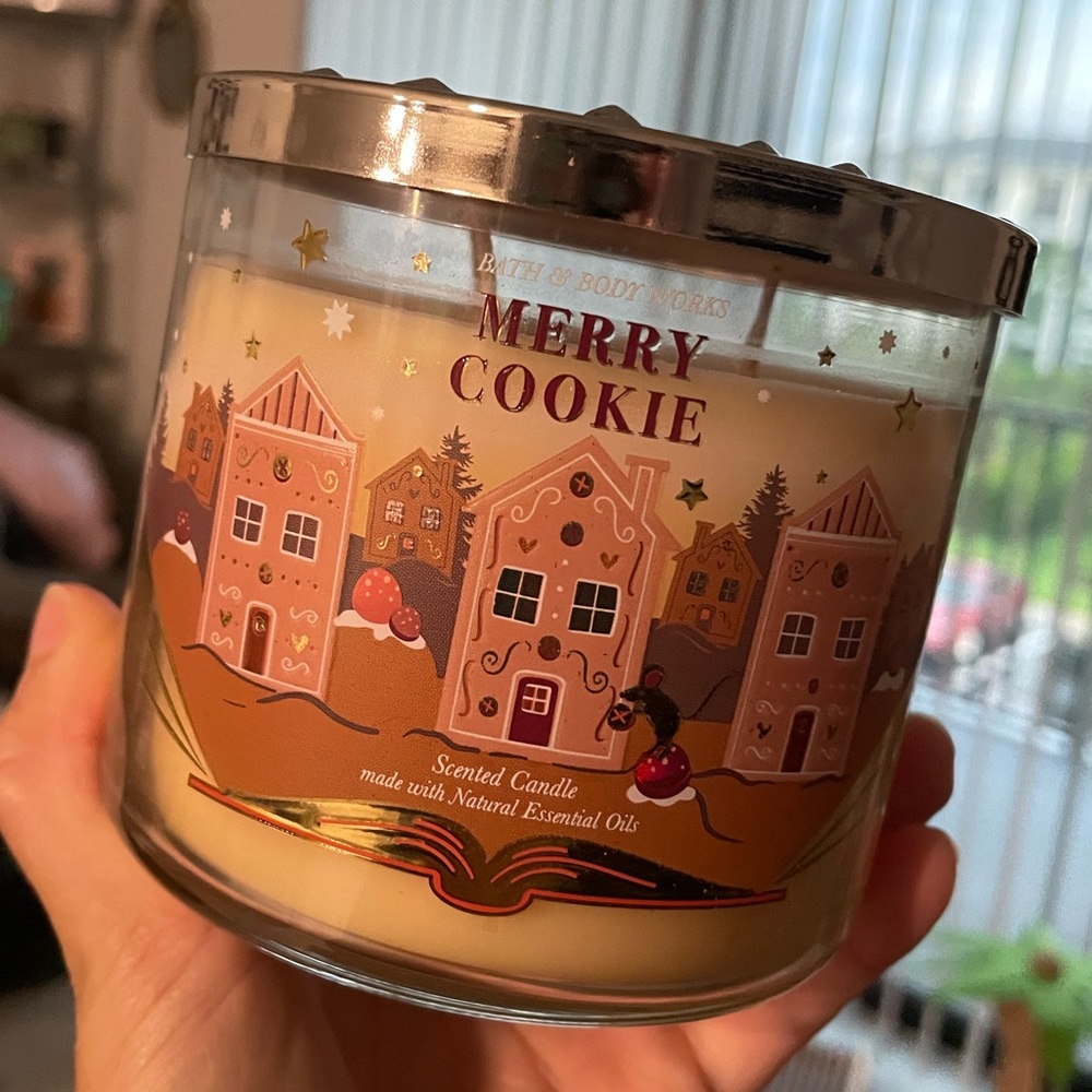 White Barn Merry Cookie Candle